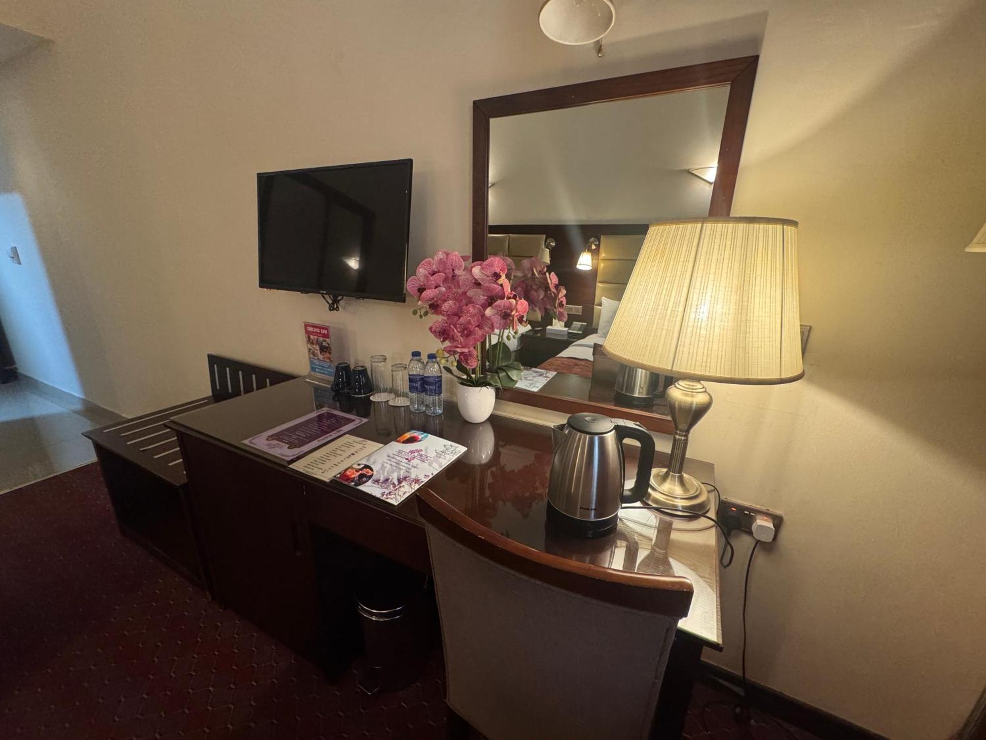 Orchid Hotel Deira Dubai Bagian luar foto